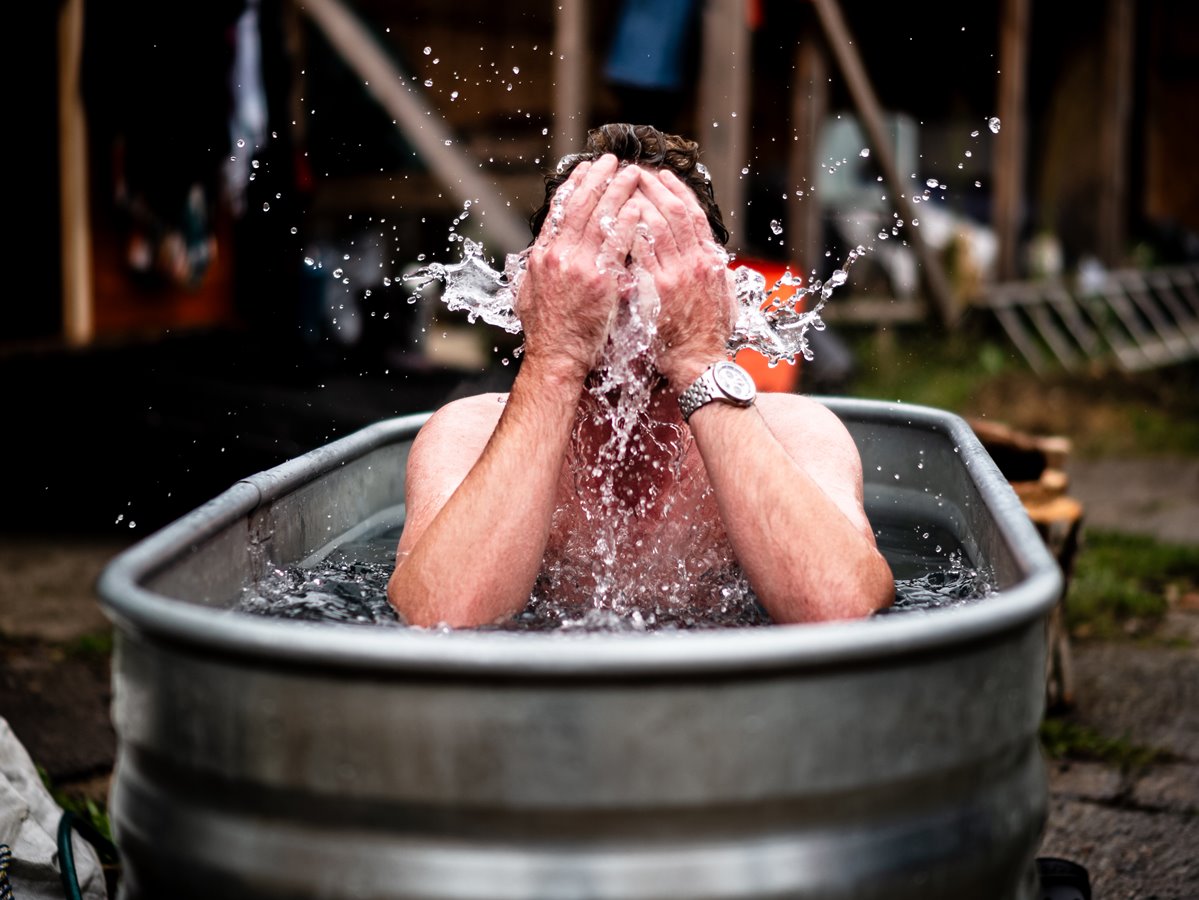 article thumb - A sauna bather in a cold plunge splashing his face