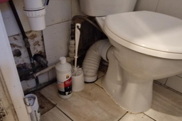 Toilet in unlicensed HMO