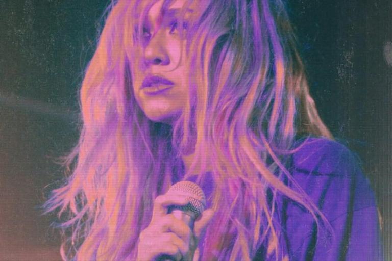 A close up of the artist Jeanie Crystal performing.