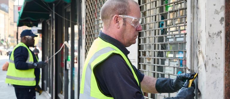 Cleaning graffiti