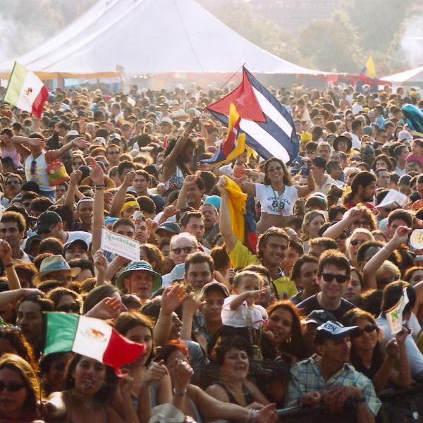 Public at Carnaval del Pueblo, Burgess Park, 2007